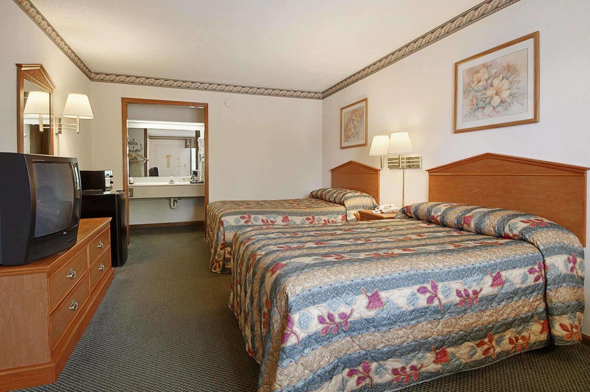 Super 8 By Wyndham Burlington Nc Motel Dış mekan fotoğraf